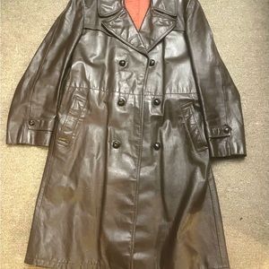 Men’s vintage Brown leather trench coat.